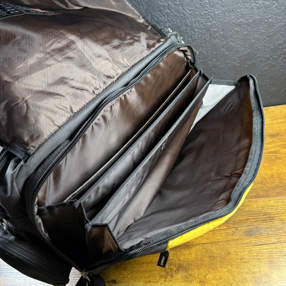 OGIO City Corp Street 203607 Black Nylon Laptop Messenger Bag Mens OS
